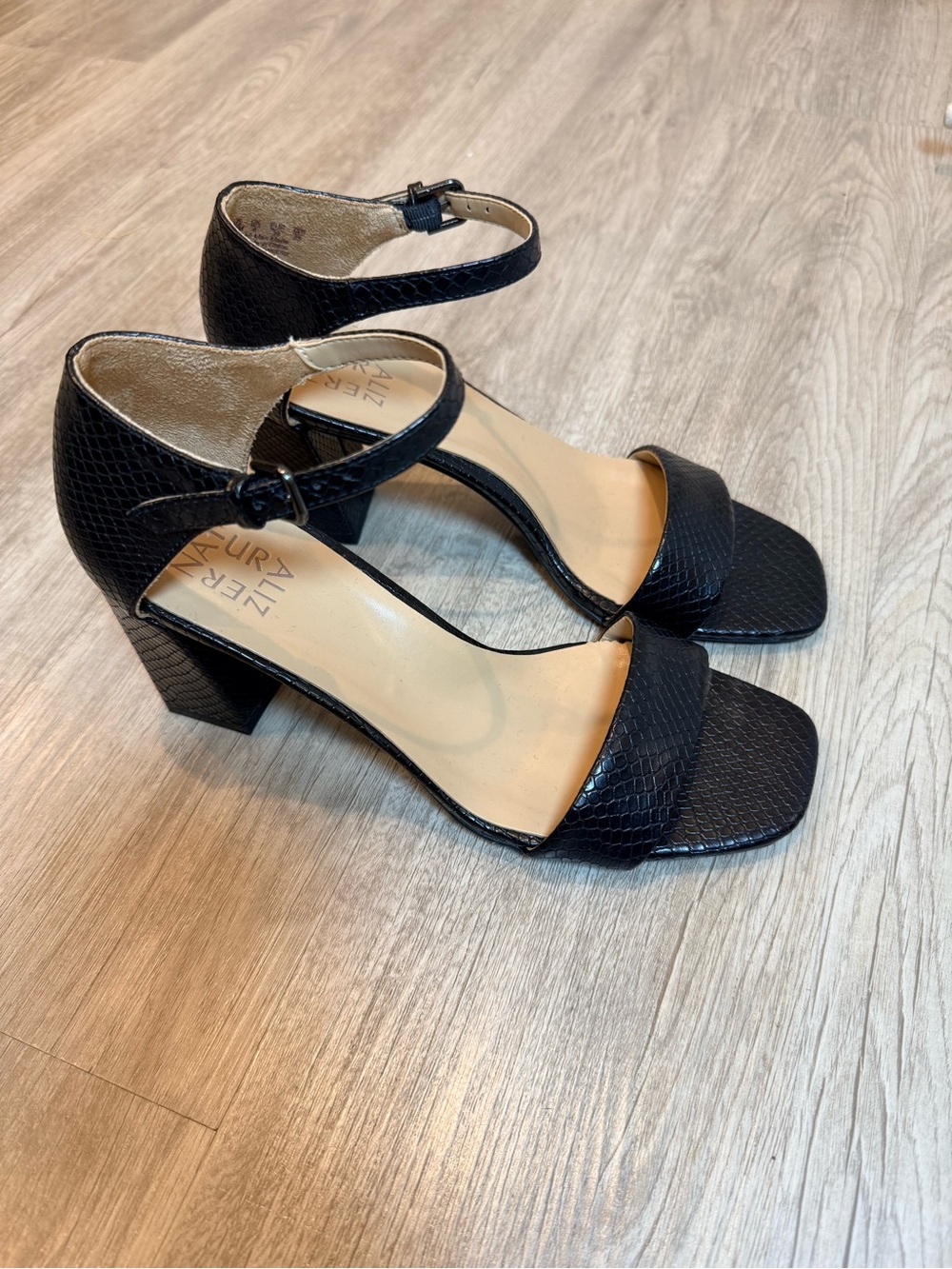 Naturalizer Black Snakeskin Ankle Strap Block Heel Sandals 8.5 3”heel